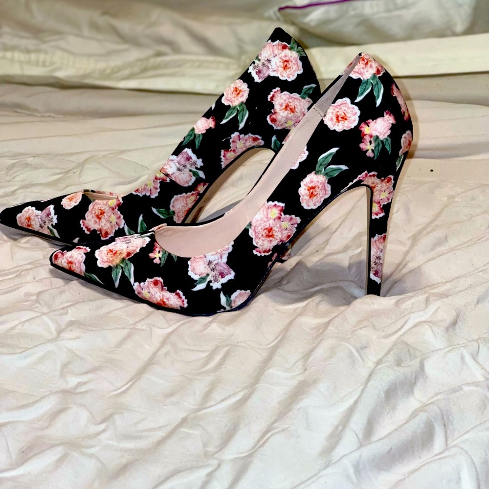 Perfect Black Floral Heel for Casual or Work